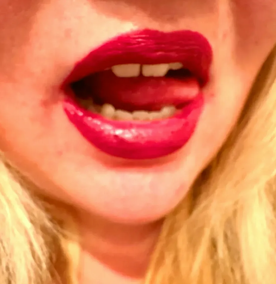 Cara, 24