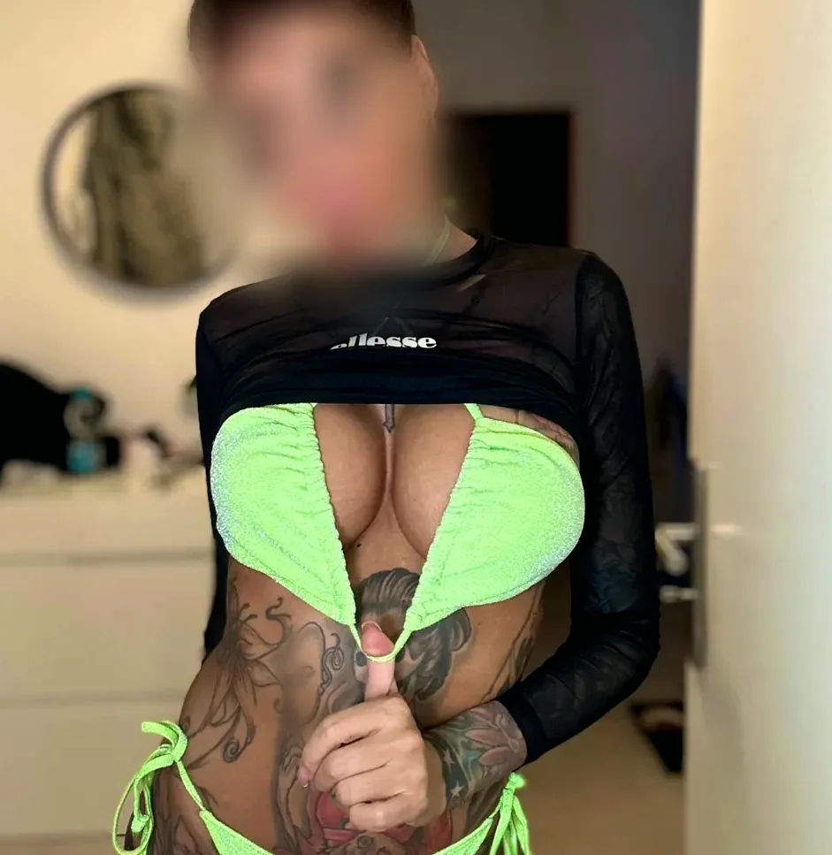Emilia, 37