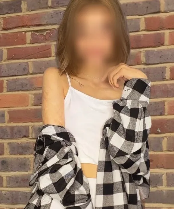 Emily, 28