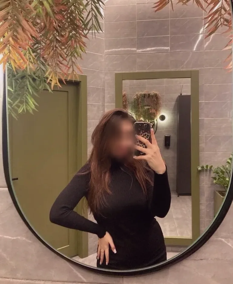 Lilly, 23