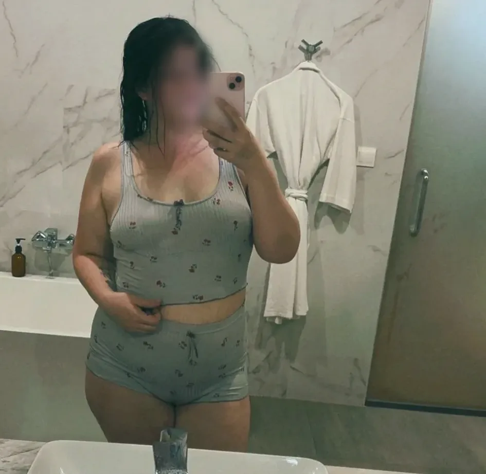 Marina, 27