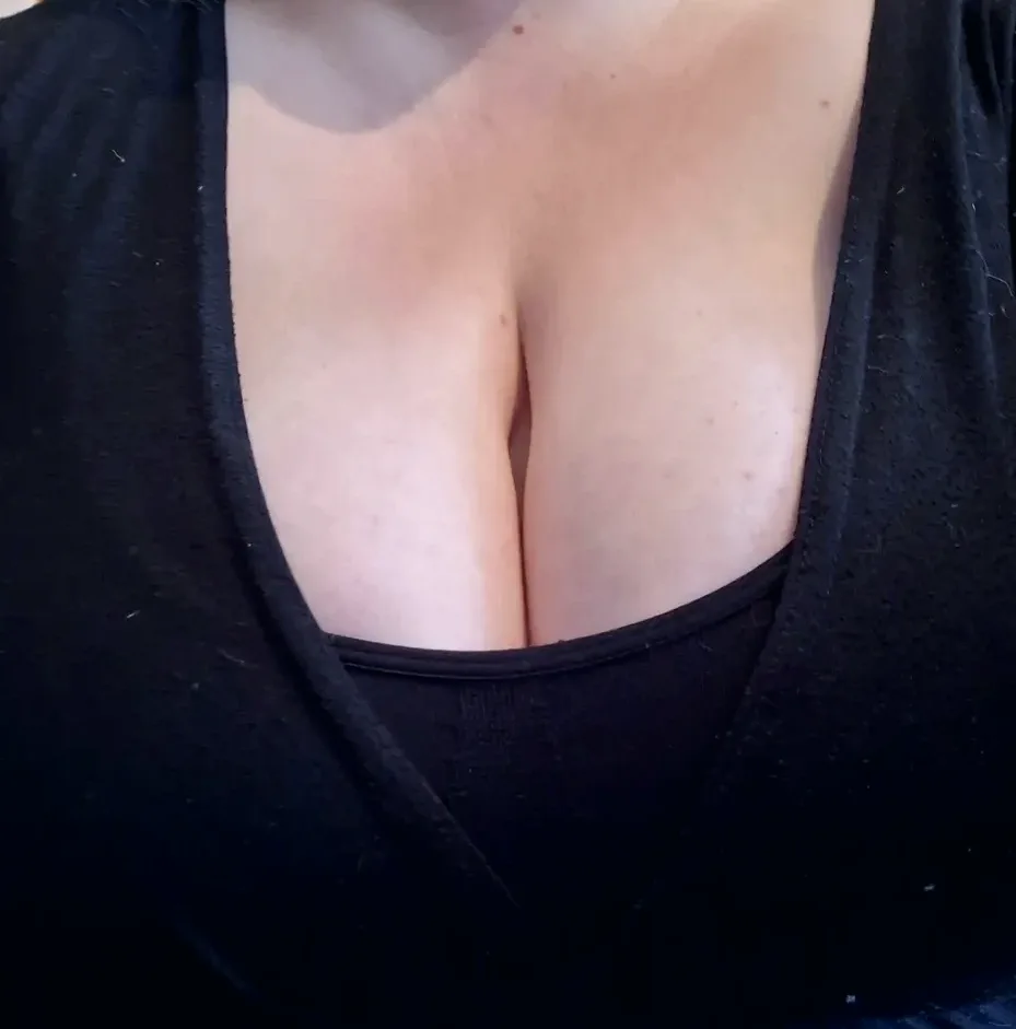 Melina, 26
